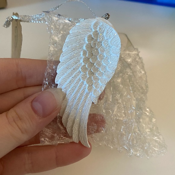 4/10$ NEW Glittery Angel Wing Ornament - Picture 2 of 8